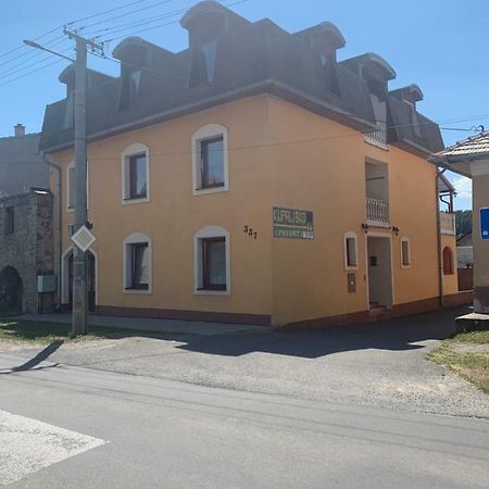 Apartmanovy Dom Magda Vrbov Exterior photo