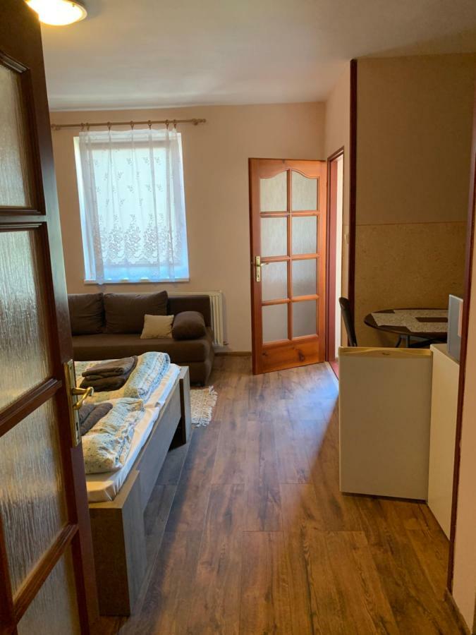 Apartmanovy Dom Magda Vrbov Exterior photo
